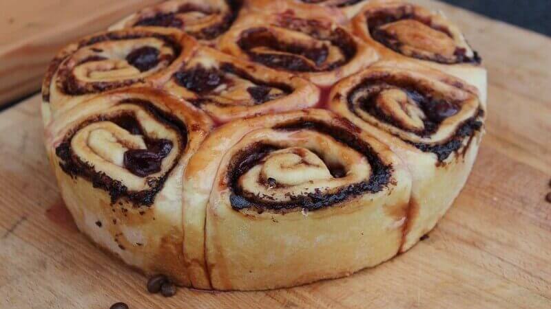Nutella Kirsch Schnecken aus dem Dutch Oven | Living BBQ