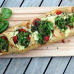 Tomate Mozzarella Baguetteschiff (2) Tomate Mozzarella Baguette Schiff
