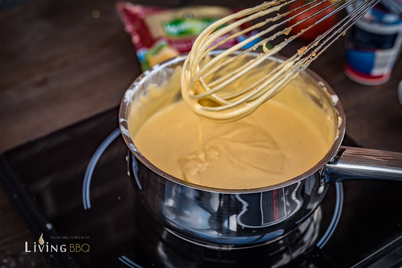 Nacho Käse Sauce verrühren