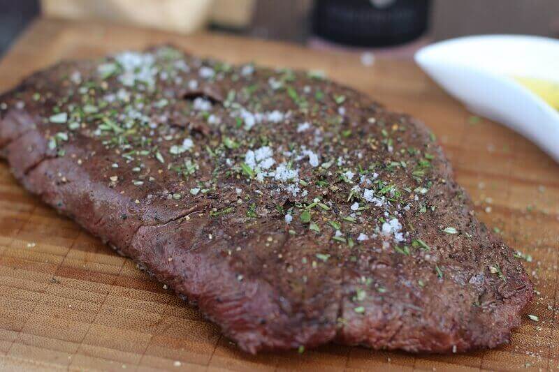 Flat Iron Steak würzen