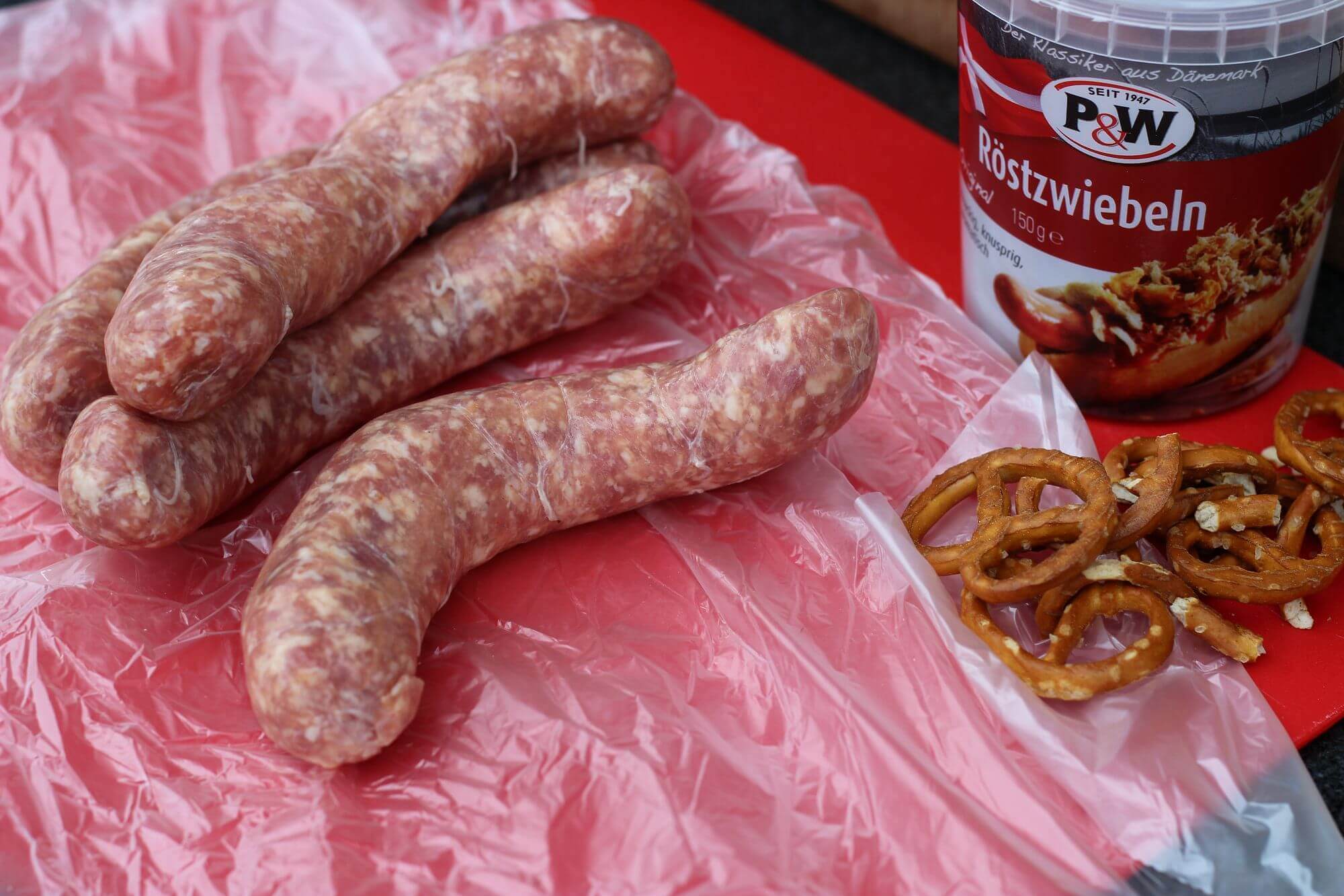 Bacon Sauerkraut Burger mit "german" Bratwurst LivingBBQ.de