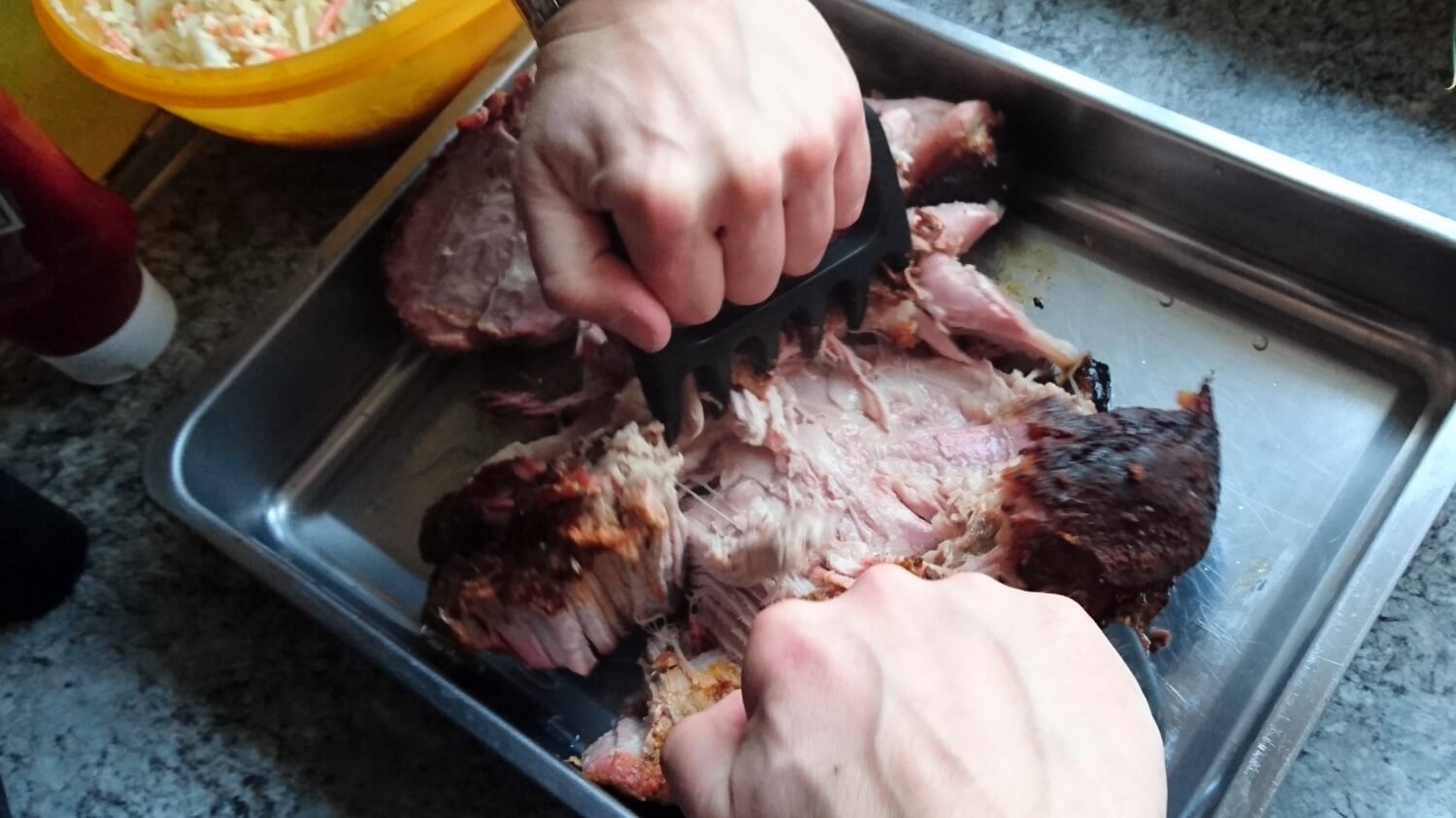 Fleisch Krallen zum Pulled Pork zerteilen