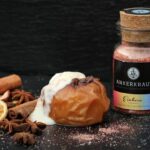 Rezept Einhorn Bratapfel mit Dominosteinen und Vanillesauce vom Grill Bratapfel Rezept Einhorn Gewürz Ankerkraut
