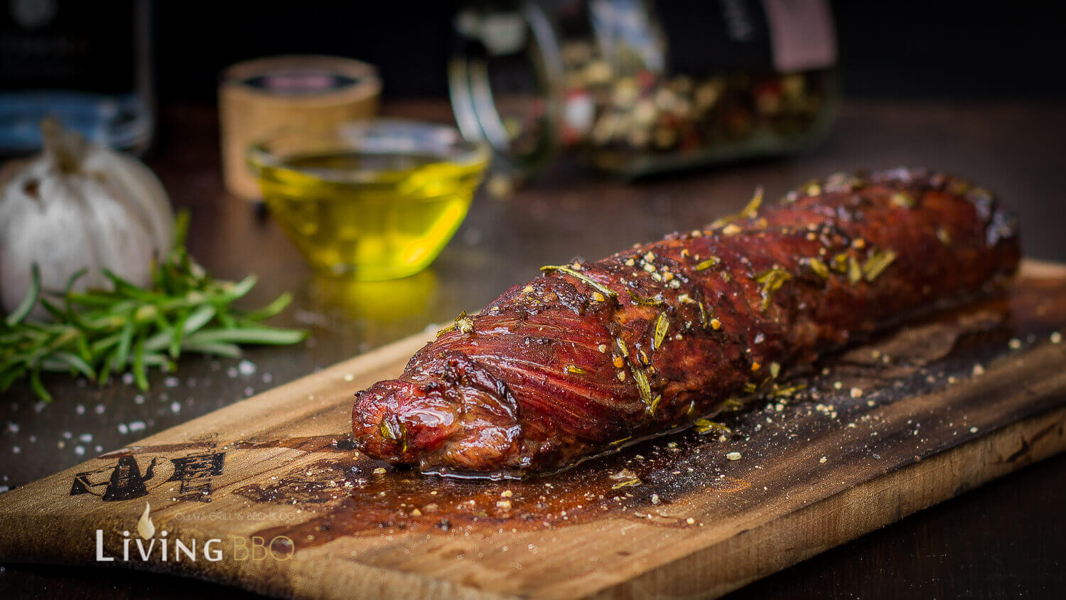 Rosmarin Balsamico Schweinefilet von der Zedernholzplanke | Living BBQ