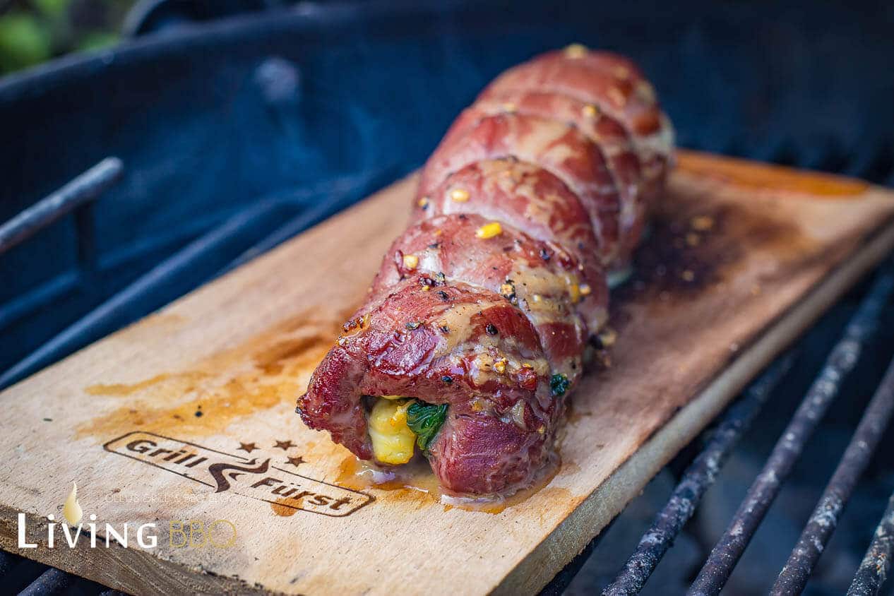 Schweinelende auf Holzplanke