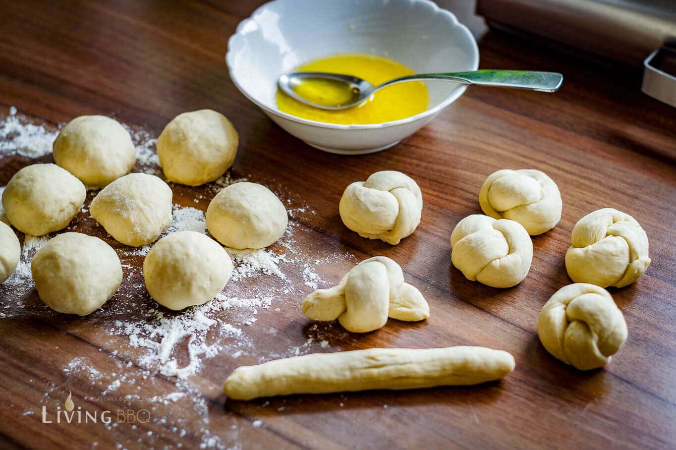 Garlic Herb Knots with Cheese Dip – Gastbeitrag von USA-Kulinarisch_Garlic Herb Knots Knoblauch Kra uter Knoten 2 von 8_ Knoblauch Kräuter Knoten _Garlic Herb Knots Knoblauch Kra uter Knoten 2 von 8