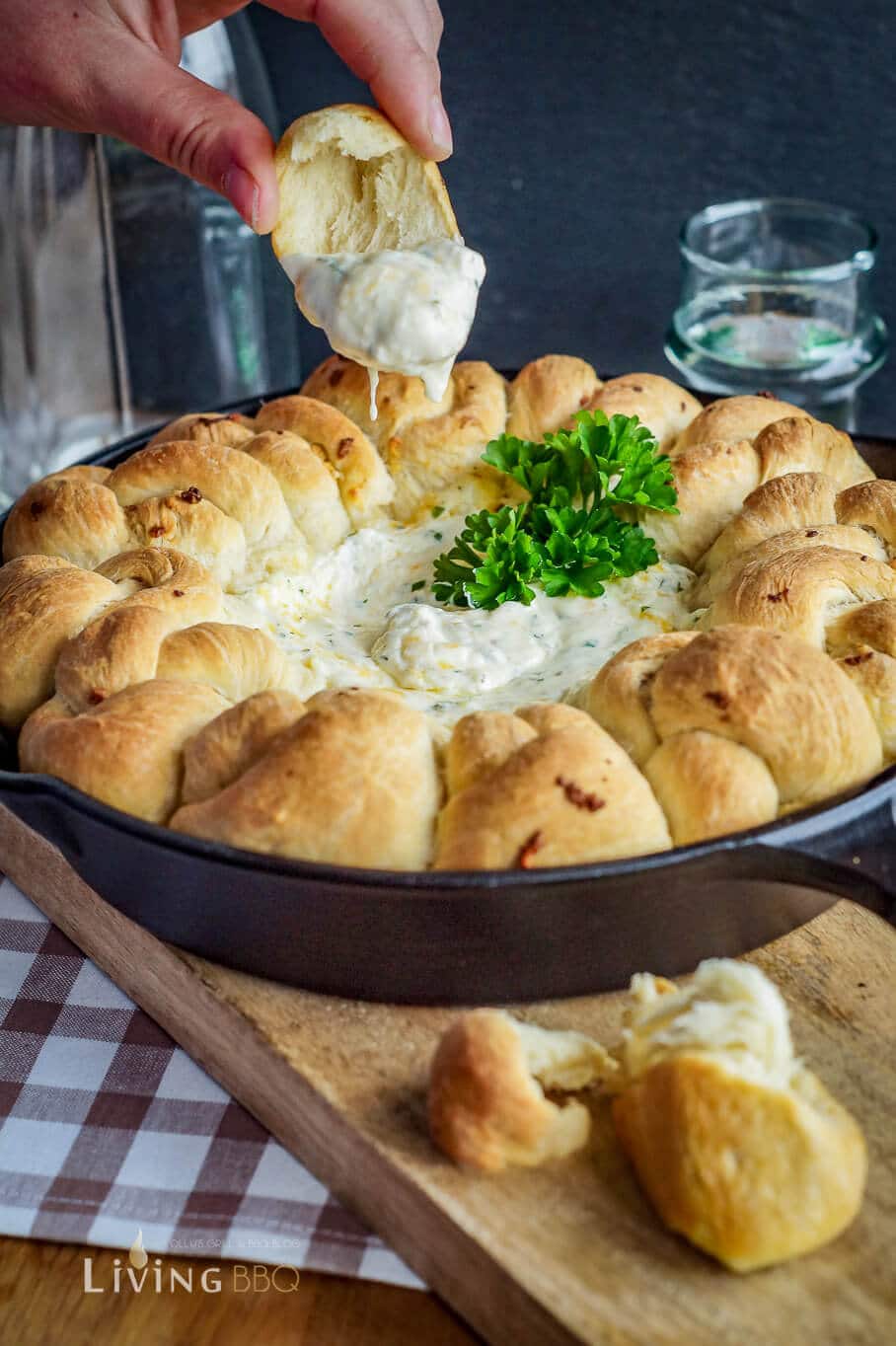 Garlic Herb Knots with Cheese Dip – Gastbeitrag von USA-Kulinarisch_Garlic Herb Knots Knoblauch Kra uter Knoten 8 von 8_ Knoblauch Kräuter Knoten _Garlic Herb Knots Knoblauch Kra uter Knoten 8 von 8