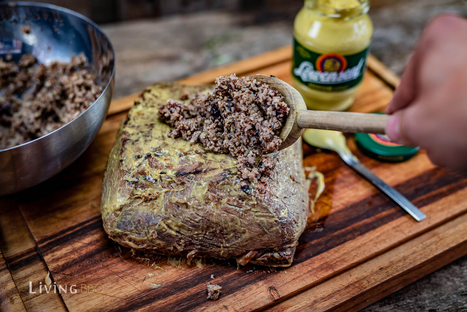 Roastbeef mit Löwensenf einreiben