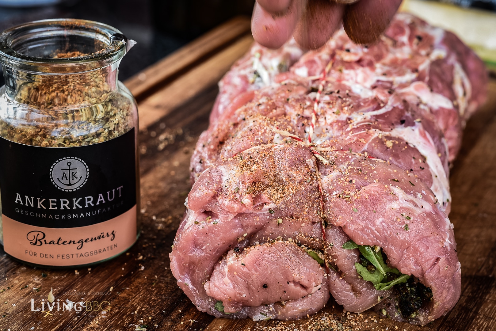 Kalbsrollbraten mit Lardo und Pesto (Kalbsrücken)_Kalbsru cken mit Pesto und Lardo 13 von 24_ Kalbsrollbraten würzen _Kalbsru cken mit Pesto und Lardo 13 von 24
