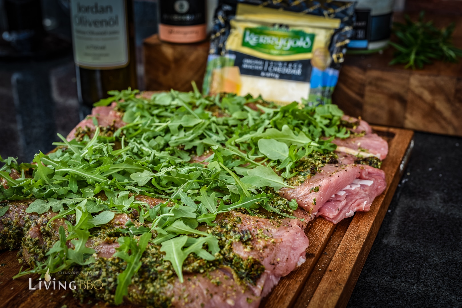Kalbsrollbraten mit Lardo und Pesto (Kalbsrücken)_Kalbsru cken mit Pesto und Lardo 9 von 24_ Kalbsrollbraten Füllen _Kalbsru cken mit Pesto und Lardo 9 von 24