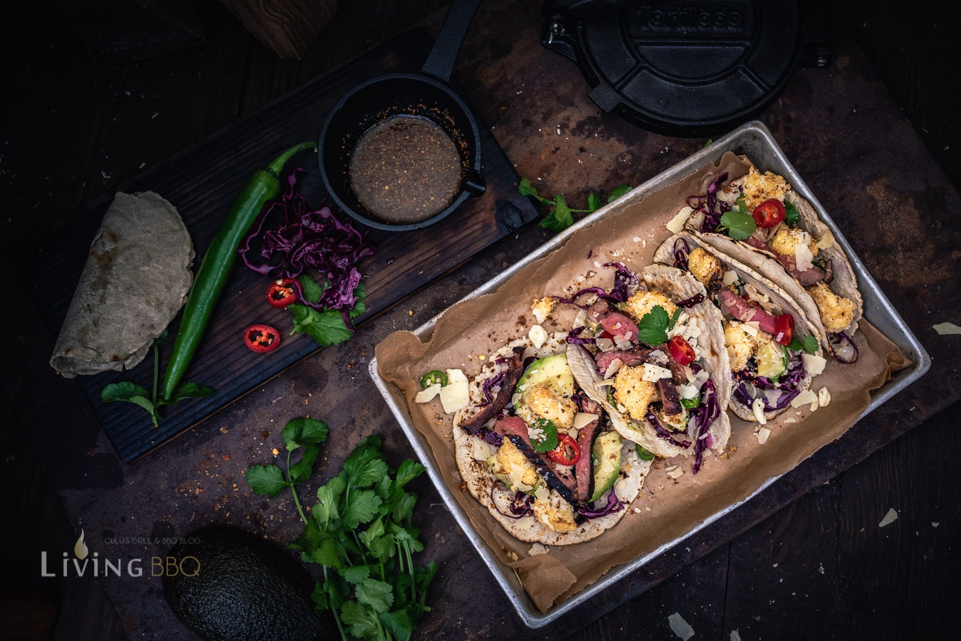 Tacos mit geröstetem Blumenkohl Avocado und Cheddar Flakes