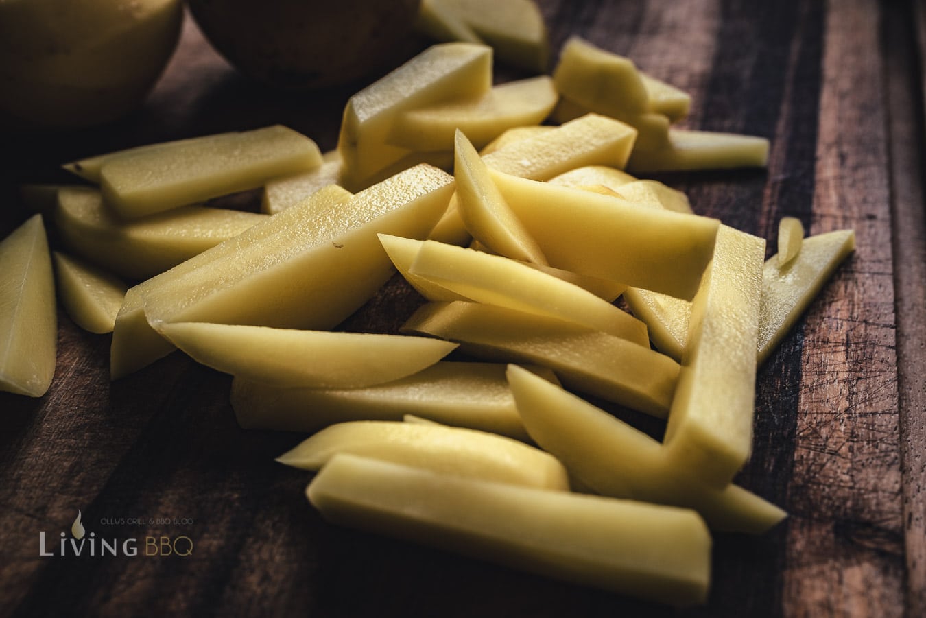 Kartoffeln zu Pommes schneiden